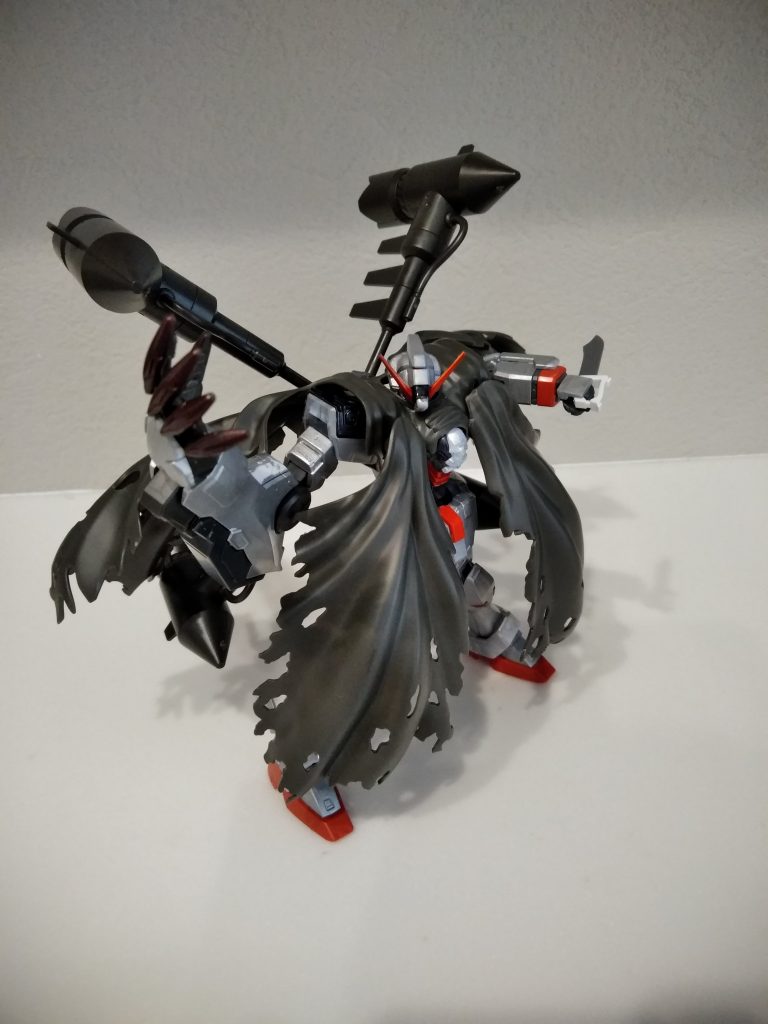 レヴェナント(幽鬼や怪物)らしく
レクスの腕を換装した姿。
マントに隠れ、トリッキーな攻撃ができます。ヒートダガーとコンビネーション。