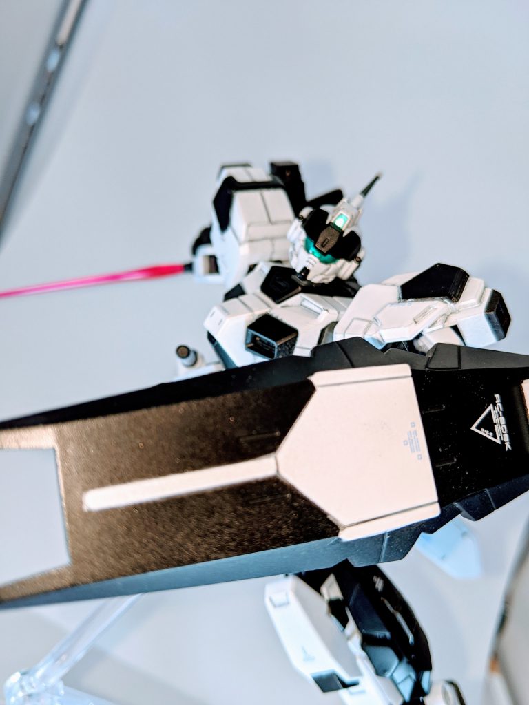 シールドはあえてブラックの面積を多めにしました。個人的には本体とメリハリついてありっちゃあり。