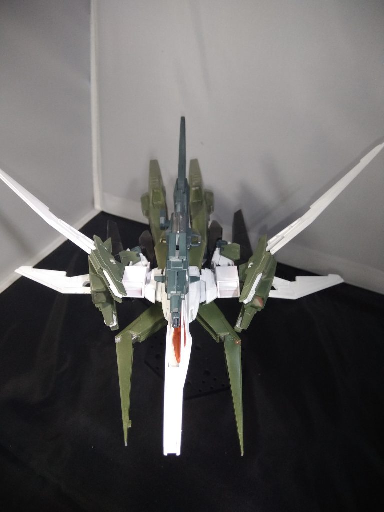 そしてこの写真のようにGNフィールドを展開しながら高速接近しレールガンを撃たれたりミサイルぶっぱなしてくると思うと怖いっすね……