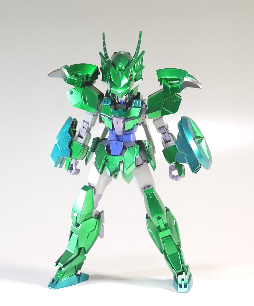 聖衣と言ったら輝いていないと納得出来ないので、黒地にガイアノーツのプレミアムメッキシルバーを塗って、その上にクリアグリーンを重ねてみました
色違いの部分は蛍光ブルーグリーンを重ねてます