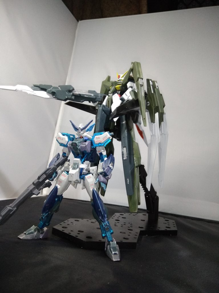 そして大きさはアルテミスガンダム改と比べるとMS形態ではこのような感じ
そして