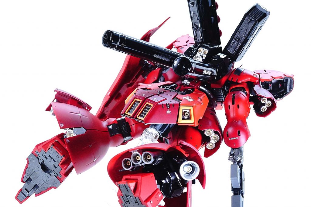 バーニアが多い機体は後ろから見るのが好きです。改造はいつものビーズ埋め込みとメタルボール埋め込みぐらいです。
基本はストレート組み。