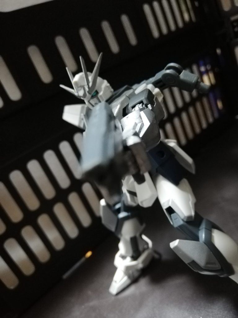 「くらえっ!」
ビームの光がそれを貫き、爆散させた。
「ふぃー、いつの間にか他の人撃墜されてるし、やっと優勝か。長かった。マジで長かった。」