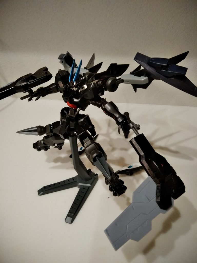 途中で足部のパーツ破損したためパージ風
ブレードを大鎌のように使用!