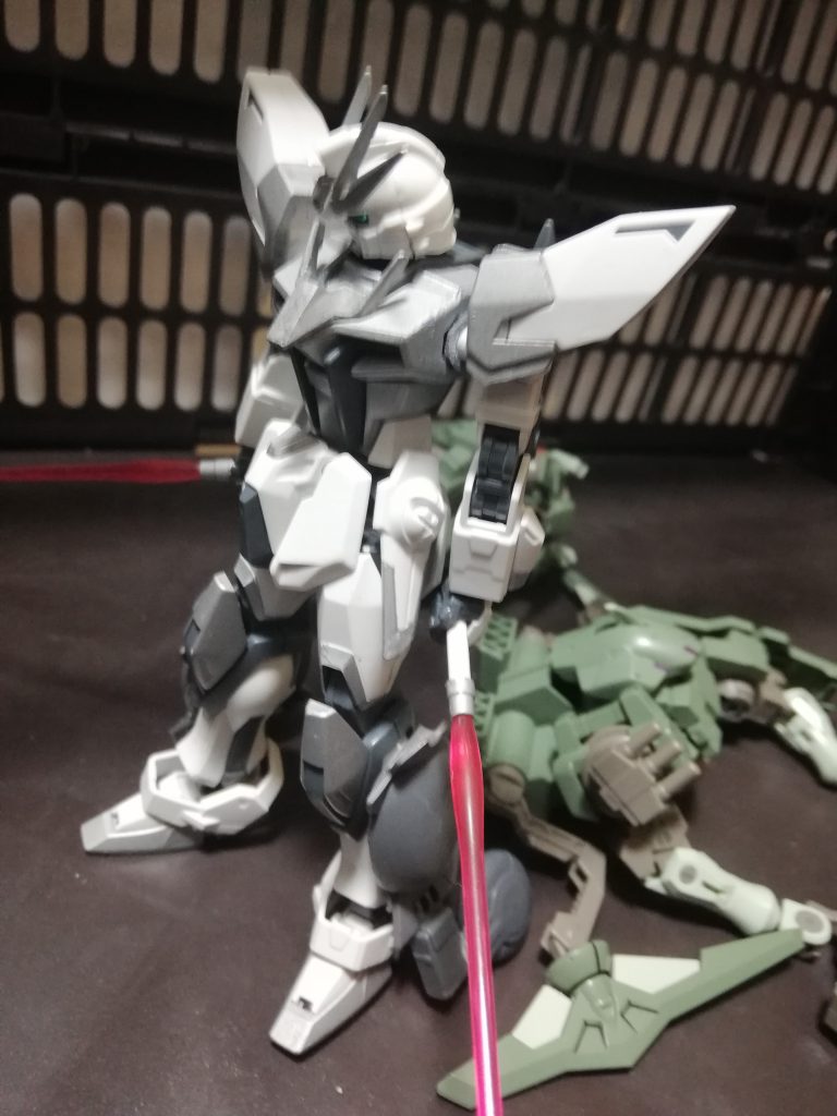 「なんとか倒しましたね」
「ああ、だが彼奴はブレイクブーストをしなかった。あの情報は嘘だったのか?」
「それについては俺が説明しましょうか?」
「誰だ!」
「通りすがりのダイバーですよ。そんなことよりフォース戦で彼奴は本来GN-Xが使えないはずのトランザムバーストを使っていたんですよ、だからブレイクブーストしたと勘違いしたと思うんすよ。多分太陽炉を増やしたかどうにかしたんでしょうよ。」
「なら君はただの勘違いと言いたいわけだね?」
「そのとおりですよ大佐殿」
会話に入れないなぁ
「ふむ………このことは運営に連絡をしておく、それでは。」
「何だったんだ彼奴は?」
数分前
「オラッ!くたばりやがりな!」
「何だお前っ!ああぁぁぁぁぁぁ!」
大佐とアイツは仕事してるかな?
まあ俺には関係ないか………