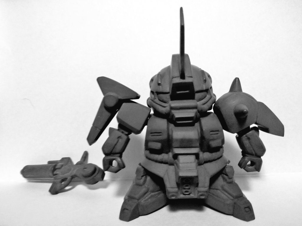 ほぼ形ができてきた頃。この後顔のディテールを足してます。頭部パーツは特に設定と違うところが多いので細かく色々いじっています。

下地はアクリジョンベースカラー、
塗装はタミヤアクリル等の水性塗料筆塗りです。