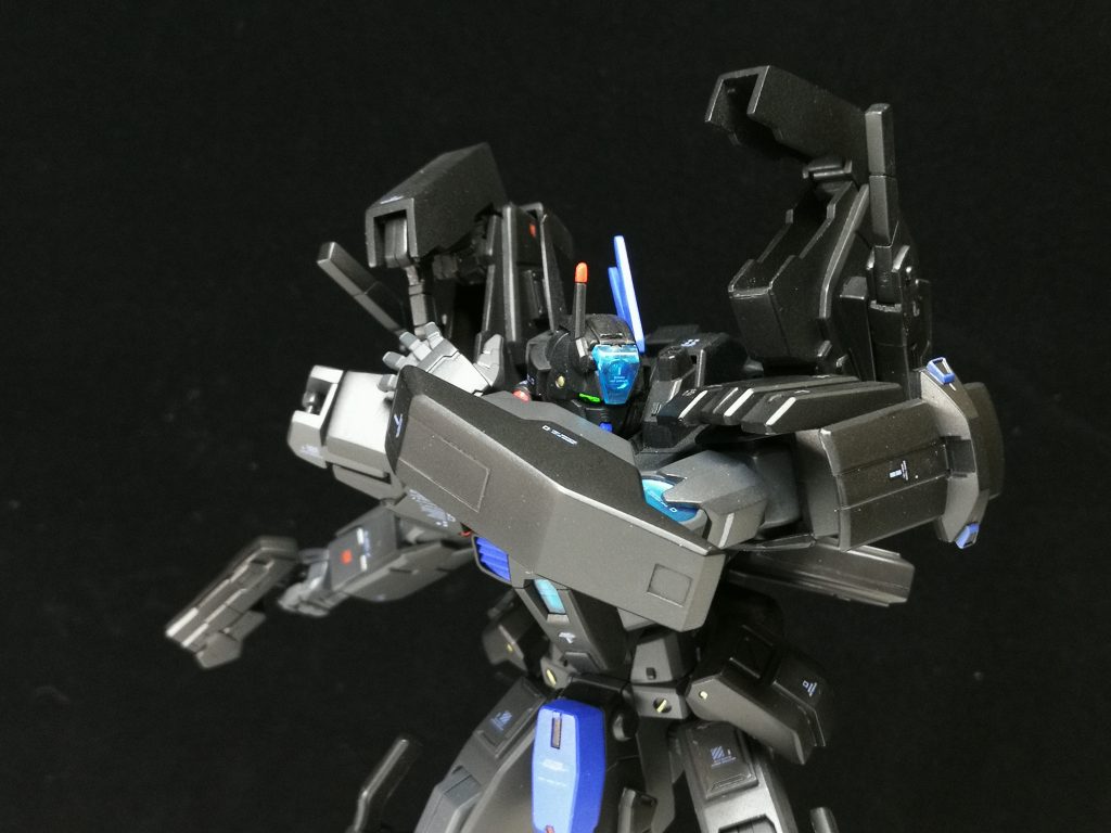 ■GNビームピストル
バックパックにホルダーを装備させています。