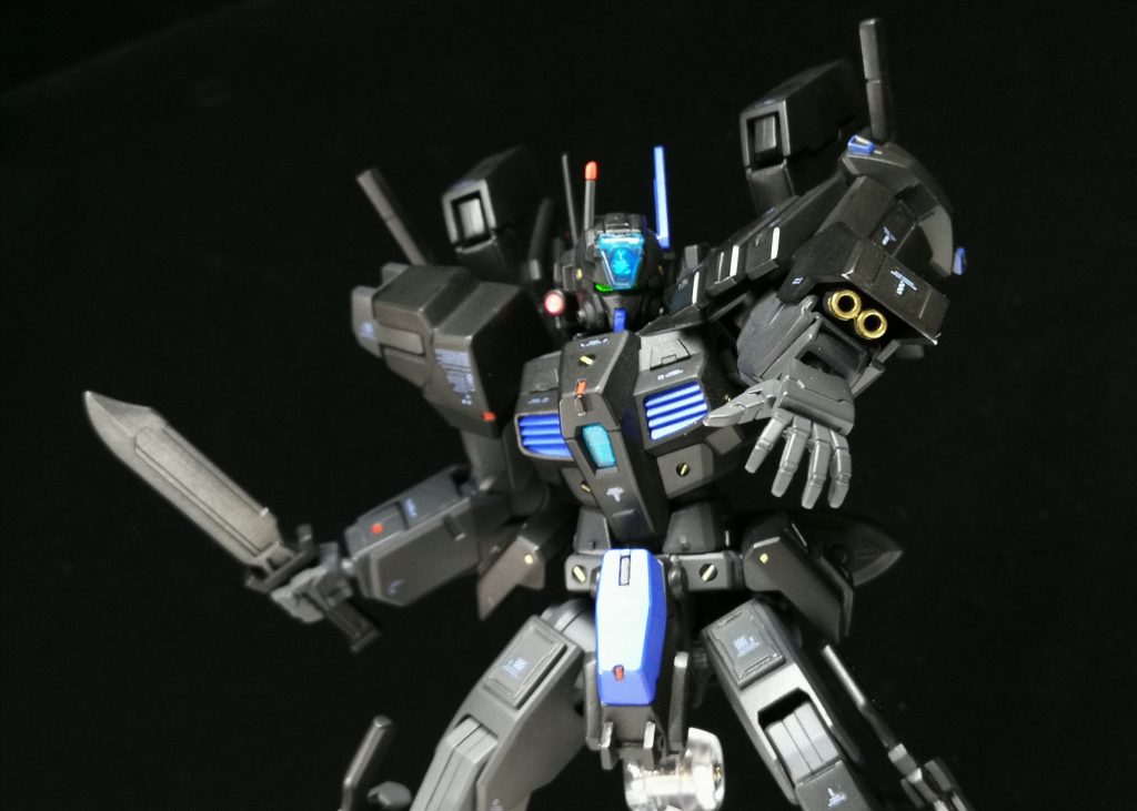 ◼️GNアサルトナイフ
腰に装備している大型のナイフ。ビームを切り裂ける切れ味を持ちます。
◼️GNビームマシンガン
アリオスのと同等ので牽制時に役立ちます。
◼️GNミサイル
ケルディムのフロントスカートに装備されているものを左肩に移行。展開の改造はしてません。