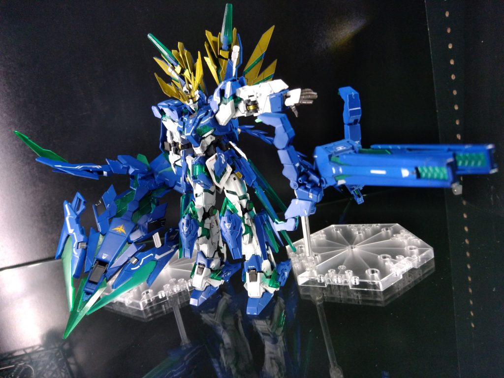 アームド・アームBS,VN+は着脱可能でファンネルとして使用が可能。