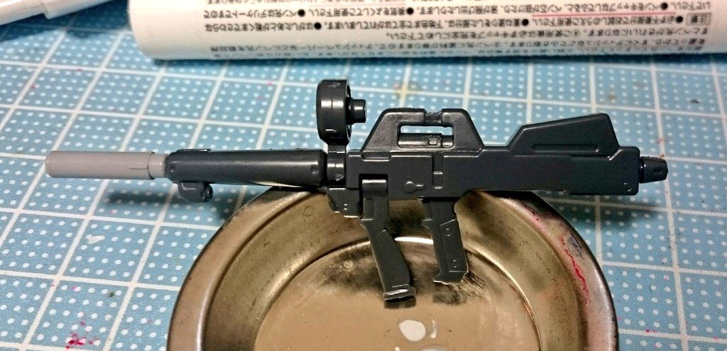 ビームライフルの銃口パーツが行方不明になったのでそこらへんにあったパーツを流用した。