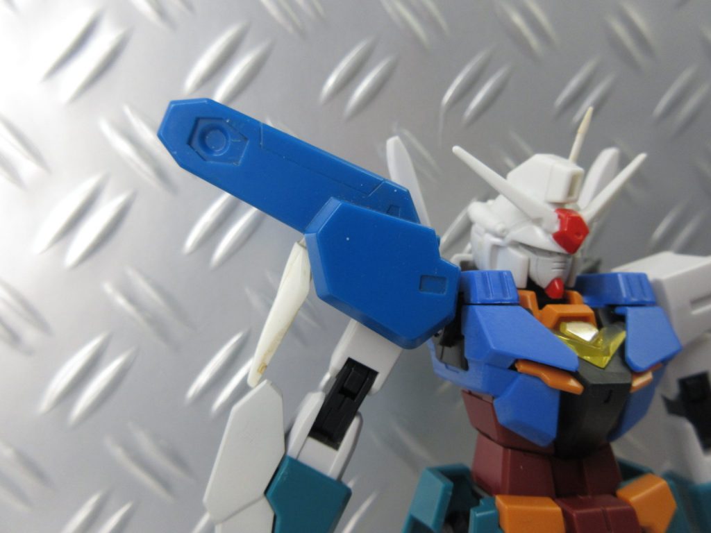 肩は旧キットのフルバーニアンです