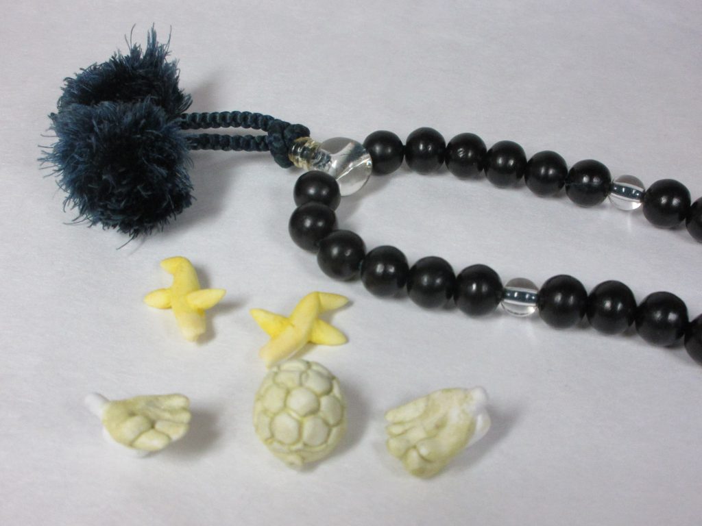 作製した奈良セット。
角はトナカイの使い回し、数珠は市販品。