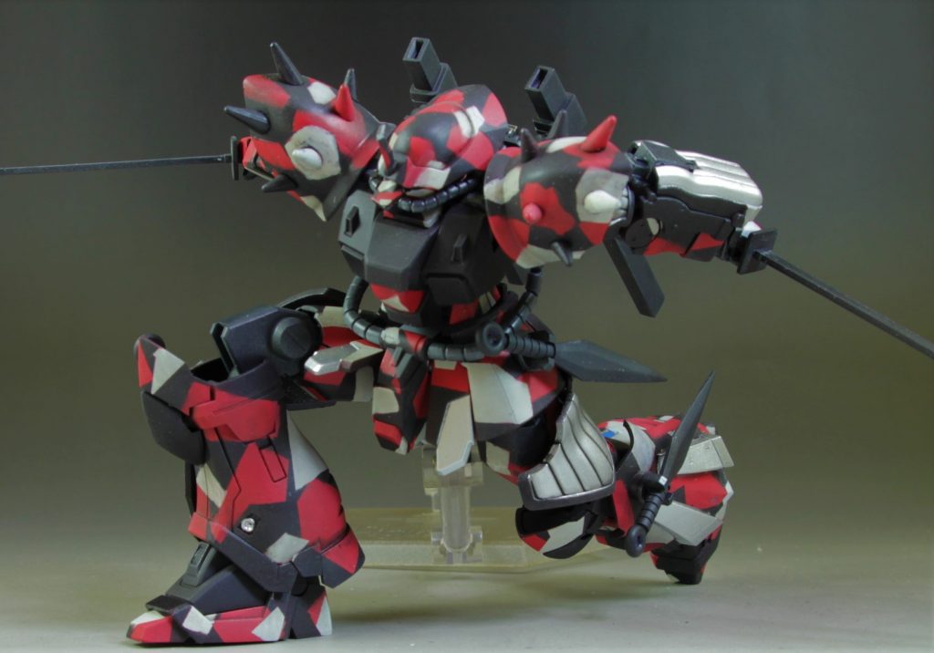 バトオペ２の下格闘をイメージしています
撮影のため右サイドアーマーは外しています