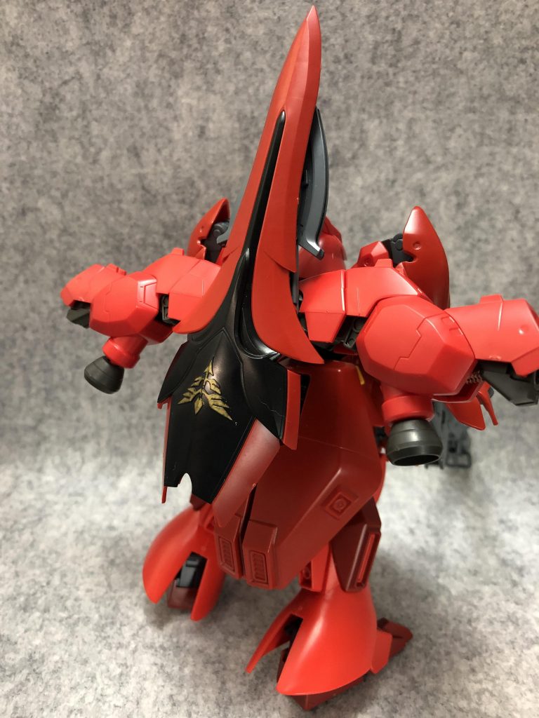 リア。
プロペラントタンクを取り外してシナンジュのシールドを装備させました。