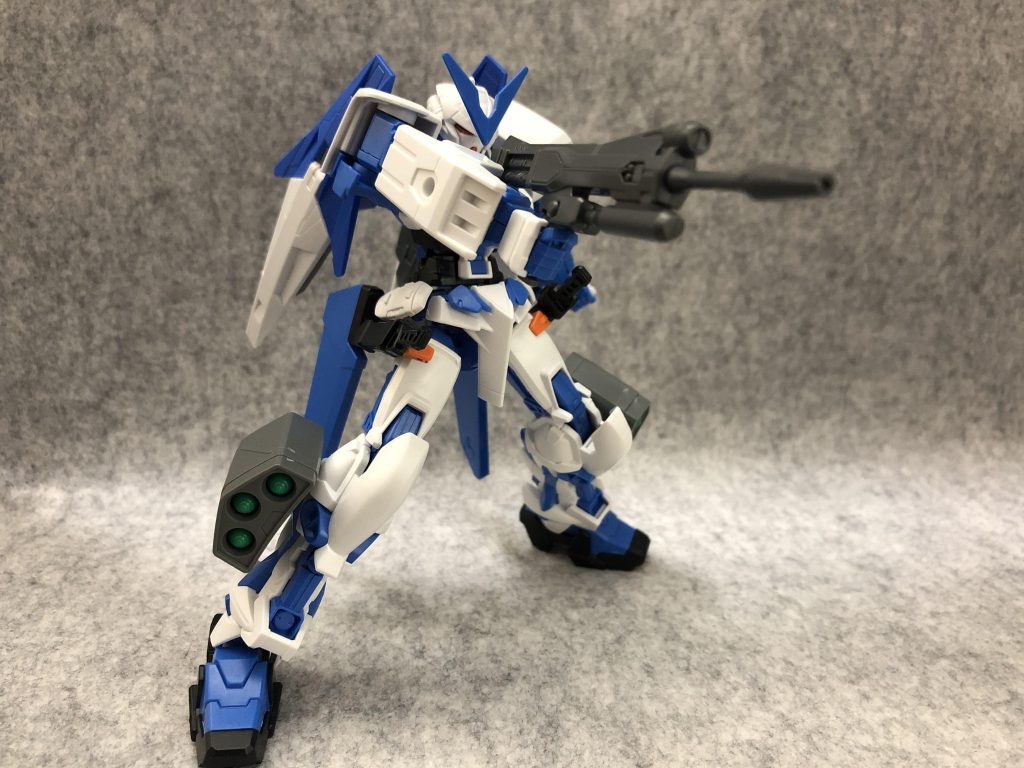 ビームライフルはデュエルガンダムのものを持たせました。
脚部のミサイルはミゲル専用ジンから。