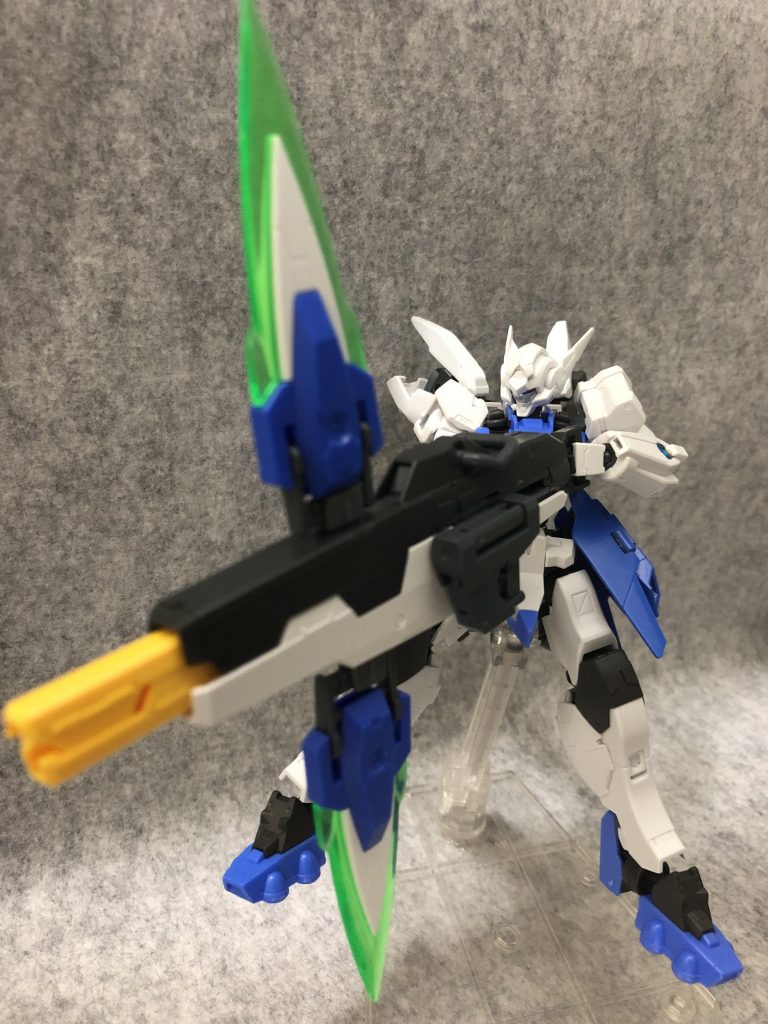 「GNバズーカ・アブソリュートモード」
GNバズーカにGNカタールのコンデンサを合わせて威力を増強させるモードです。

モチーフは「スーパーロボット大戦」シリーズのベルゼルートが所持する「オルゴン・ライフル」から。