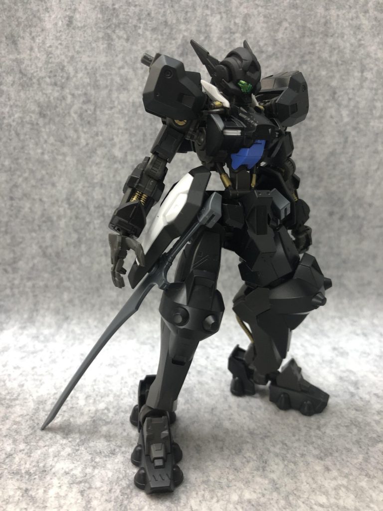 フロント。
頭部はアストレア。本体部はウヴァル×2でシンメトリに。
サイドアーマーはエクシアのGNソード部。