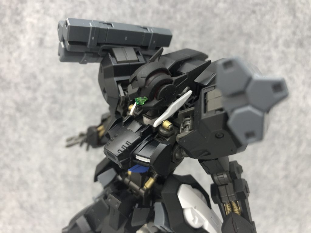 肩部ハードポイントには各種オプションを装備可能。
こちらはミサイルユニット。キット的にはアストレアTypeFから。