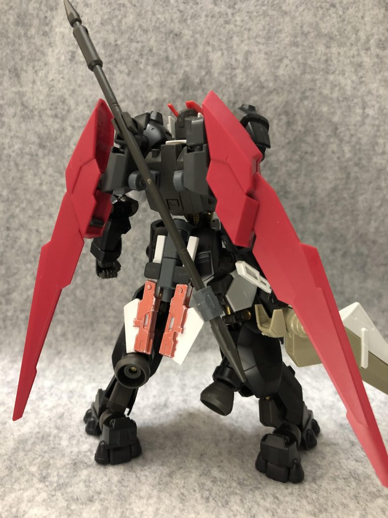 リア。
バックパックはアスタロト×アームアームズ×ダークマターブースター。
バックパックにはマイニングハンマーを改修したスピアを、リアアーマーにはビームピストルをマウント。