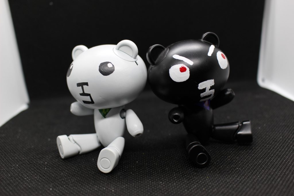 顔はマスキングテープで型抜きみたいなことをして、開いた場所を塗るという方法でやったんですが、あっさりはみ出したりしていて苦戦。
やっぱりモールドを掘るのが一番良いですね……勉強になりました。