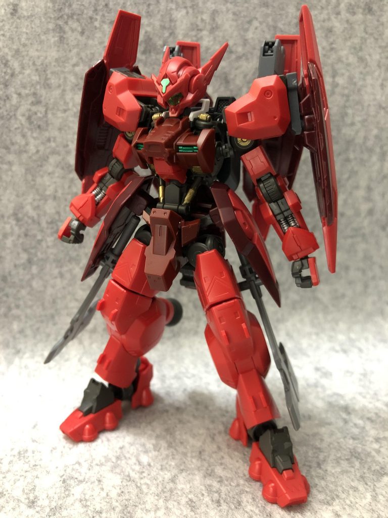 フロント。
殆どアスタロトオリジンです。
頭部がアストレアTypeF、サイドアーマーはTypeF余剰パーツのGNソード部を2キット分使用し、グレイズのバトルアックスをマウント。