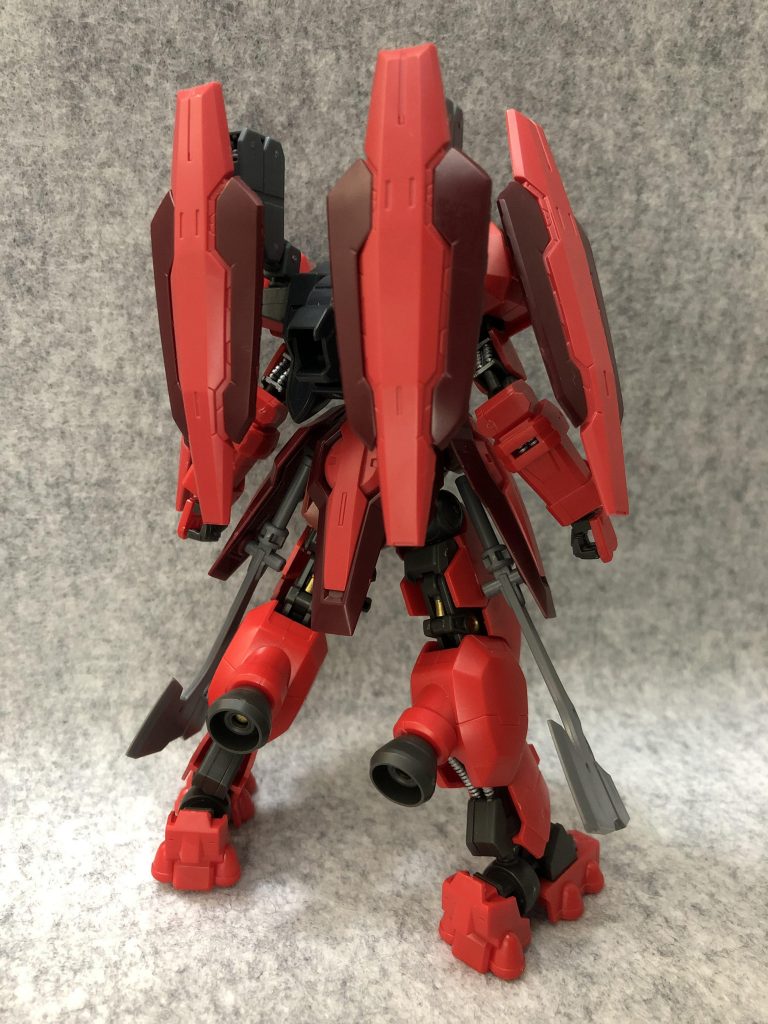 リア。
リアアーマーにもGNソード部。
両肩にアストレアのシールド。バックパックはルプスレクスのものを装備。サイドにはガンダムX魔王のアームを介してアストレアのシールドを装備しています。