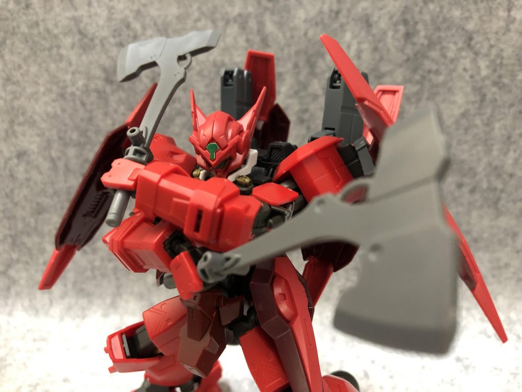 バトルアックスを2振り装備。
ブーメランのように投擲しての使用も。