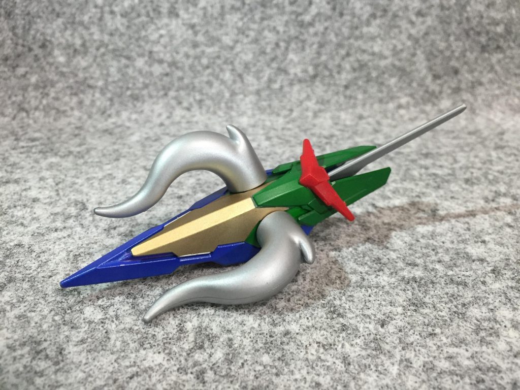 シールドは<琥空翔翼>風に。
リナーシタのシールドに荒翼の鎧の兜から角とアンテナを移植。