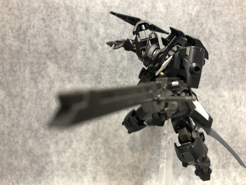 リニアライフルはグラハム専用フラッグカスタムのXLR-04をそのまま持たせています。