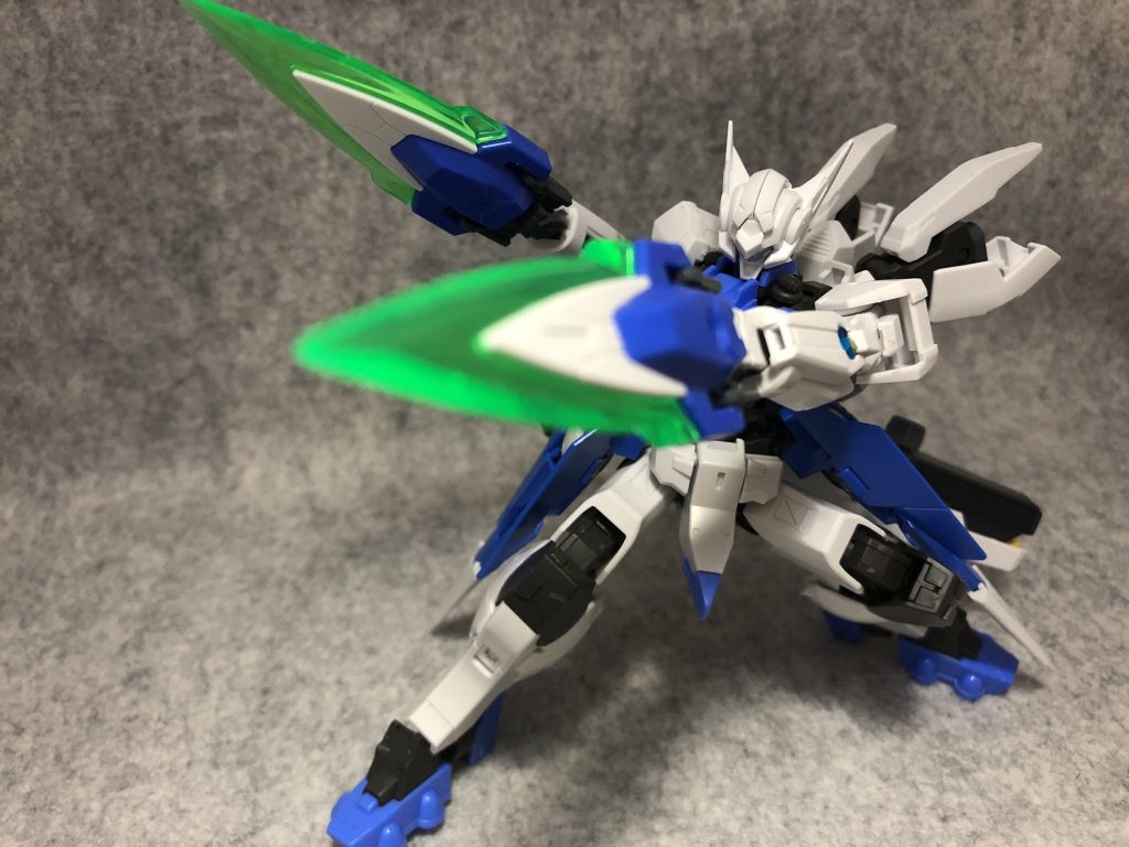 「GNカタール」

原典とは異なり刀身からビームを照射することが可能な脳内設定。

GNバズーカはリアアーマーにマウント可能にしているので、両腕でカタールを振るうことが出来ます。