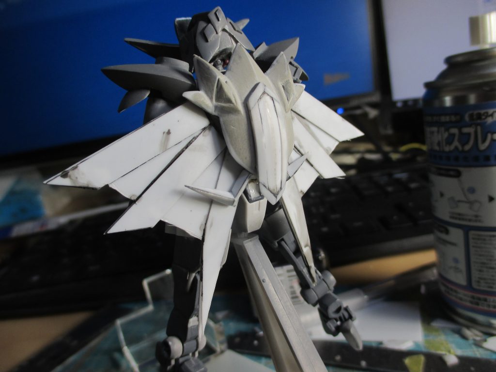 背中は完全にパテとプラ板になります。