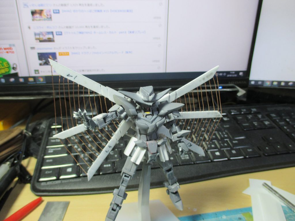 差し替えて弦を展開した状態に。