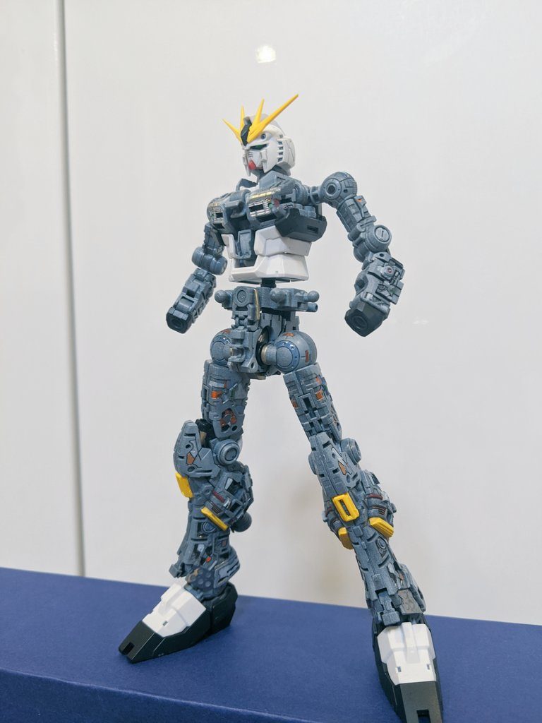 フレームも意味あるかなーと思いつつちまちま塗り分けました
装甲つけると意外と見えるものですね