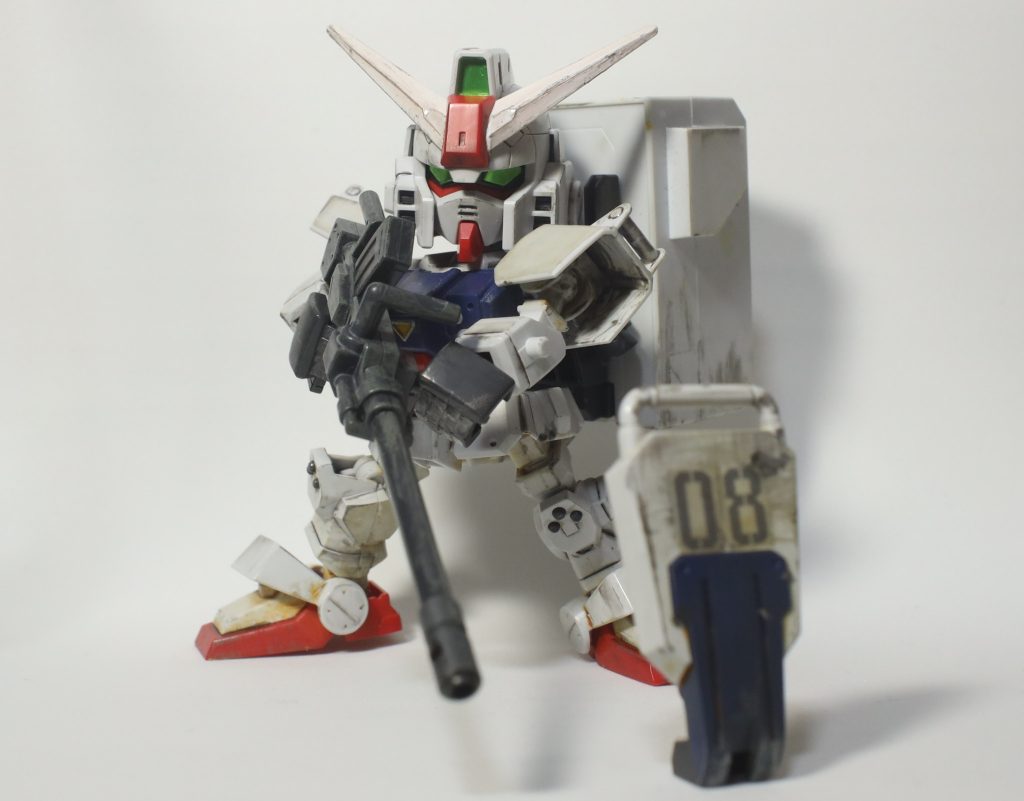 本来の頭部を使用してサンダース機も再現。