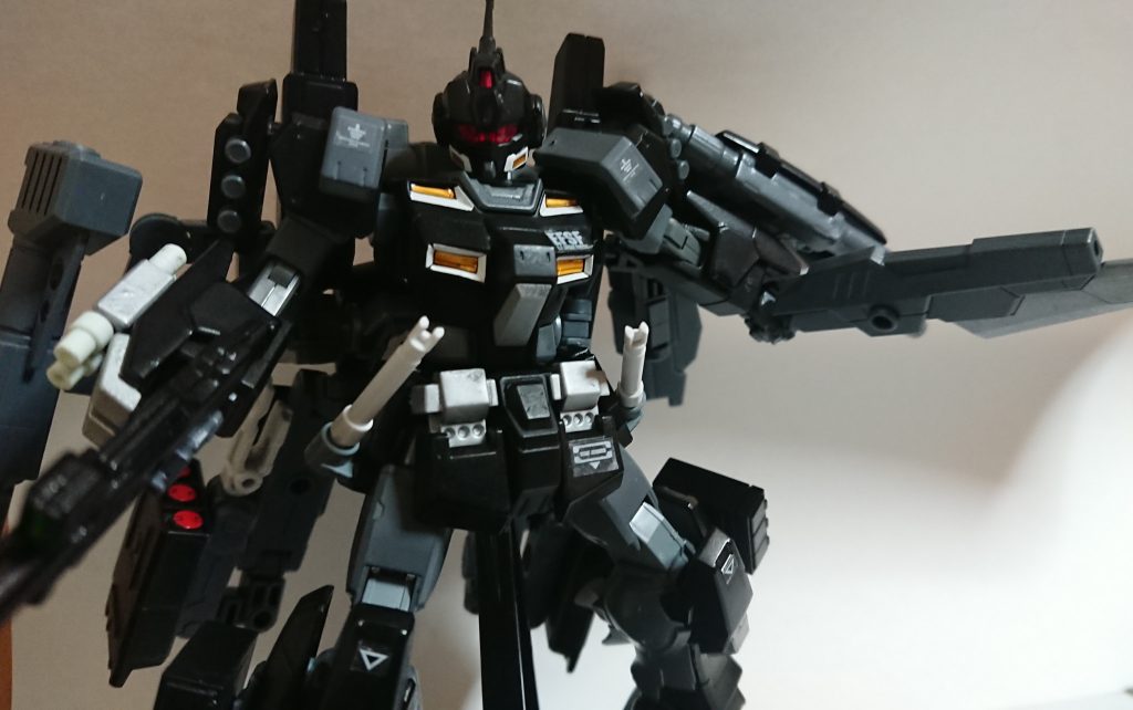 ・射撃系武器が多いと見られるが、近接武装も搭載している、腰部と右碗部にビームサーベル(右碗部のはエネルギー調整でビームガンとしての使用が可能となっている)マニュピレーターには実体剣も装備されている。