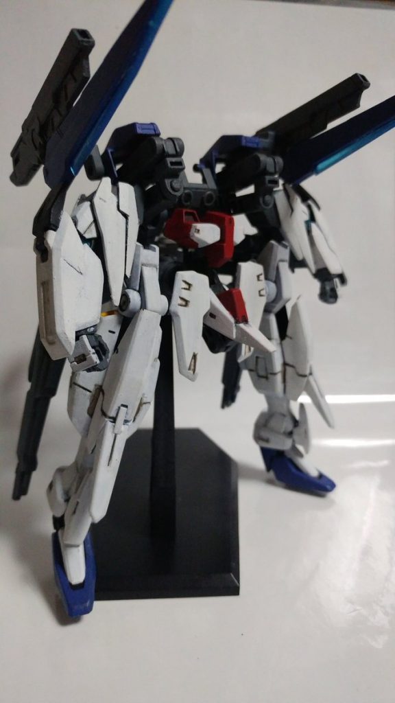 プルートアーマー
プルートファイターが変形する事で完成する人型支援機。主に肩のキャノンを使った砲撃支援を行う。