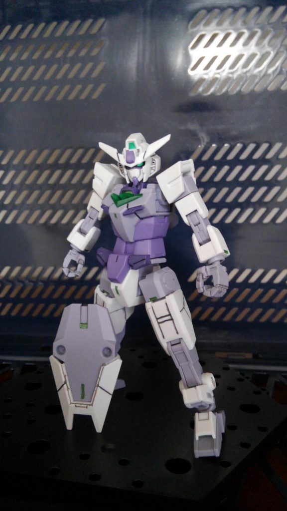 コアガンダムはG-3カラータイプを使用し
ガンダムマーカーで塗装、スジ掘り、ツヤ消しトップコートで仕上げました。