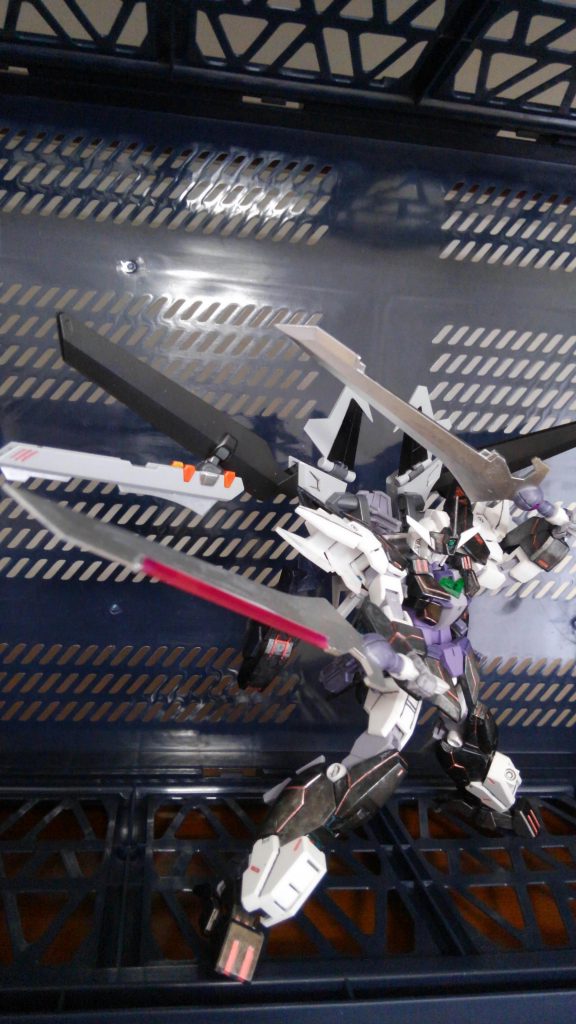 近接戦闘武器フラガラッハ4ビームブレイドです。ビーム刃を発生させ攻撃しますが、そのままでも近接武器として使用できます。