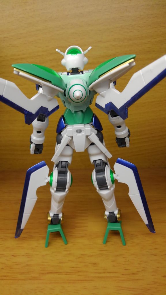 ウイングは腕だけ外して塗装してあります。