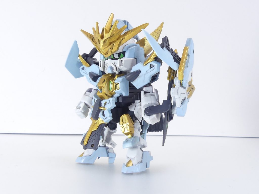 サダルスランダー:ヴァルキランダーの仲間であり先輩株。デバイスを利用した射撃を得意とし、氷の力を自由自在に操る。ベースはガンダムデュナメスであるが、扱う属性から「水をくむ女神」たるサダルスードの名を持つことになった。前から。ベースは創傑伝の黄忠デュナメス。貴重なデュナメスのSDです。「ガンドラゴンへの変形」と「後述するドラゴンクロスフュージョン」の関係上、変形機構をそのまま使うためヴァルキから両腕・足首・とさかを移植。