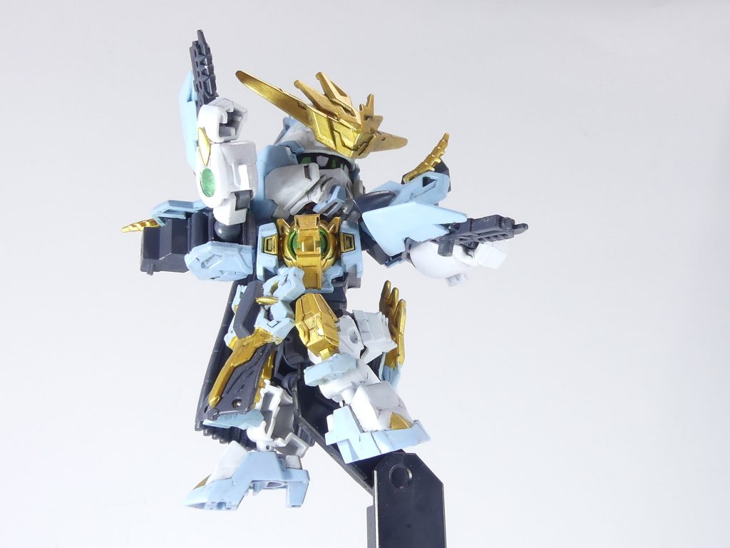 GNガンデバイス:常に携行している二丁拳銃。LGBB準拠の丸穴になっているヴァルキの手首ではデュナメスのDW02を持たせられないため銃側を削っています。