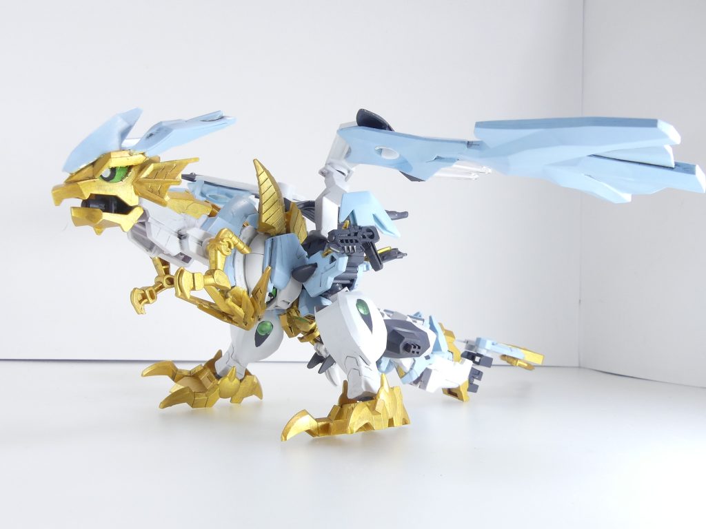 ガンドラゴンモード(スカイブルーガンドラゴン):竜合身モードから変形した最強形態。高い飛行能力はもとより、口からは冷気の弾・超竜凍球弾(メガアイスバースト)を放つ。ヴァルキランダーの変形したガンドラゴン(スカーレットガンドラゴン)とは兄弟とも言える存在。ヴァルキと同じ方法で組み立て、ガンデバイスを肩に、ドラゴン頭接続パーツを膝に装備して完成。顔が見えちゃうのはご愛敬。