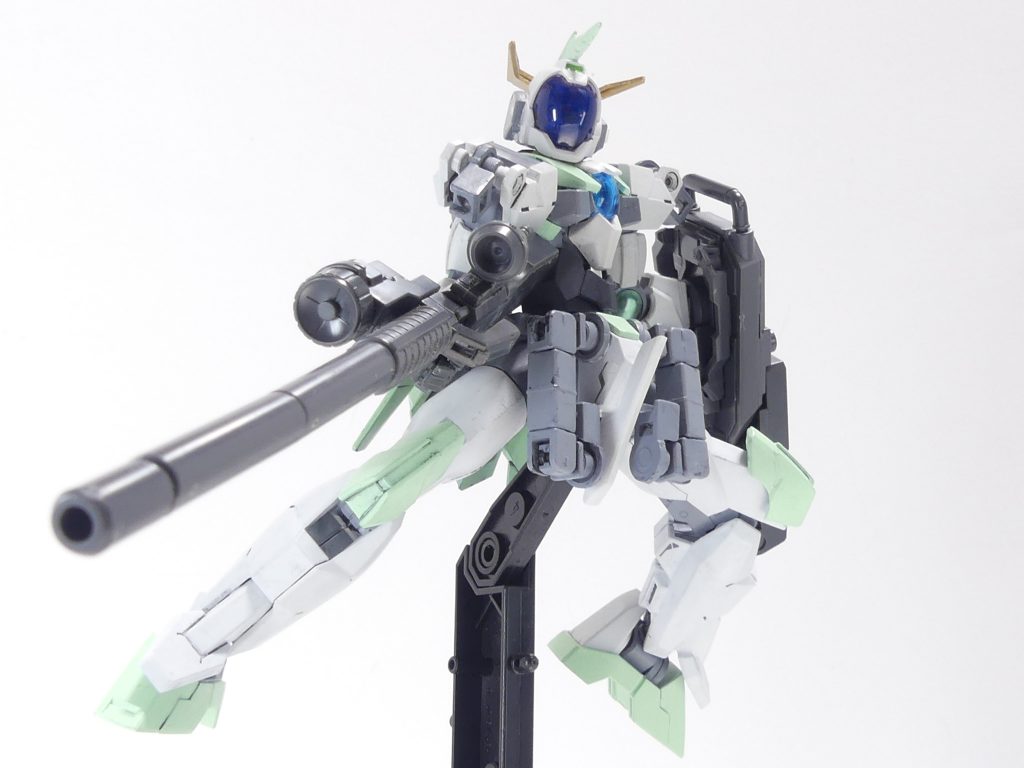 こちらは逆に003のロングレンジライフルのバレルを002のライフルに取り付けたところ。