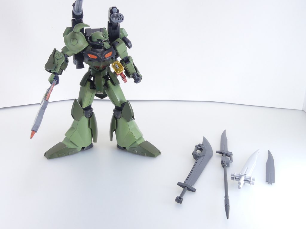 第75改「GBNLives:俺と近接武器」俺のスラッシュバサラは近接特化型。でも時々・・・~GBN内・キルシュ・シリウスの日記~「先生」とGBN内で会う事になりました。ダイバーネーム・レピオス。使用ガンプラはガンダムAGE-1・・・って、昨日病院で見せてもらったんですけれど。毎日忙しい先生は、暇をぬってGBNをやっていて・・・現在ミオが行っている障害者社会実験も推し進め、今まさにガンプラライフを満喫中。先生のガンプラ、GBN歴は長いらしいですが、愛機のAGE-1もそれに似合わずいぶし銀な感じで・・・「渋い」仕上がりでした。当日はバトルもやります。今からその日が楽しみです。・・・さて、この頃の「特訓」で、だいぶんパーツが揃ってきました。各地のガンダムベースでは、これを射出成形機で実際のパーツに変換できます。勿論近接武器も。俺のスラッシュバサラは見た目通りの接近戦用ですから。今日も形のよく似たヒート剣がたくさん・・・・・・本当は、ちょっとミオにも憧れている自分がいます。GBN内でのミオの視力はぴかいちだから、狙撃が得意になるのは当たり前なのですが・・・あんな感じで狙い撃てたら、とも。実際の俺のバトルは、「無駄が多い」と言われました。えっと、その・・・ガトリング用のターゲットスコープを合わせるのが、面倒くさいから・・・ロックオンしなくても接近戦はできるし・・・