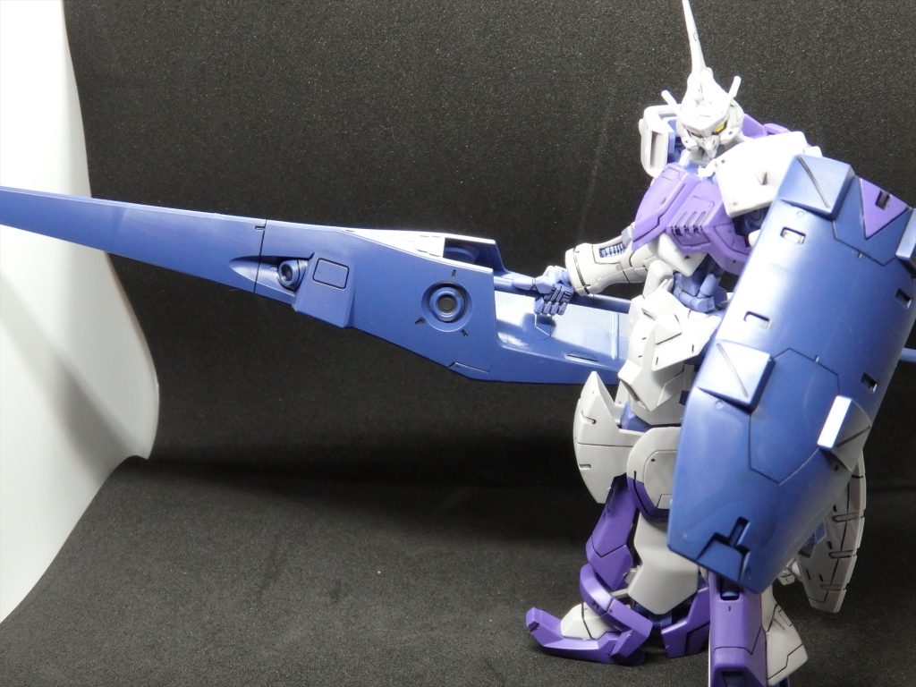 長大なランス。撮影スペースギリギリです。
個体差かもしれませんが肘関節がキツめになっていていいですね。