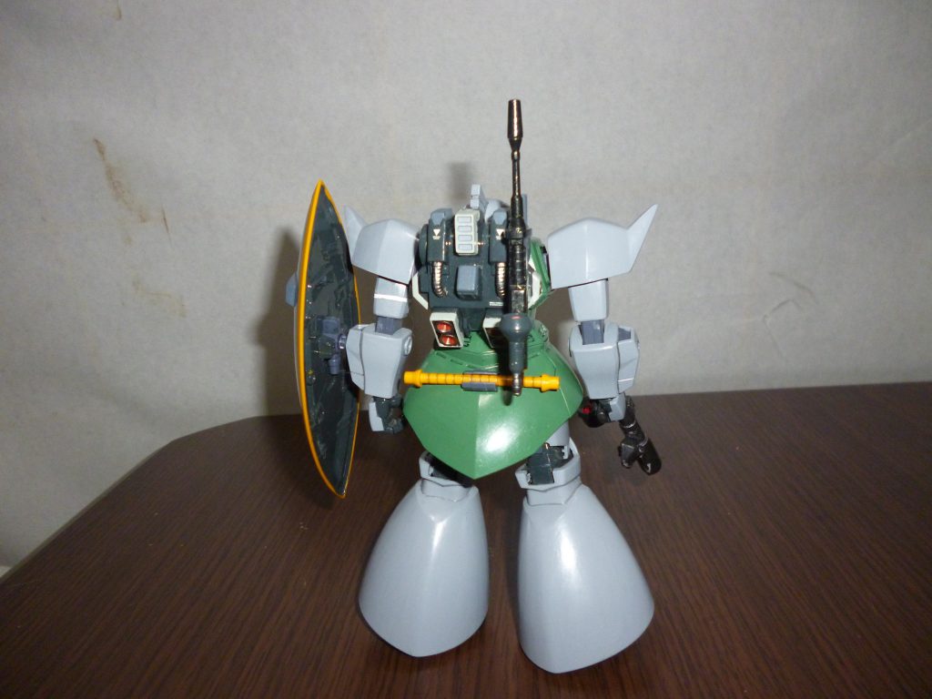 ・高機動型ゲルググ（サム・ハーバート少尉機）

第２分隊隊長機。
ルウム戦役が初陣だったハーバート少尉（当時は伍長）は、その戦いで負傷し、数ヶ月戦線を離れていた。その後地上へと転属になり、ハウプトマン少尉（当時）、ブラック曹長（当時）のいる、第04モビルスーツ小隊へと配属された。
その後、地上での過酷な戦闘をくぐり抜けていくうちに腕を上げ、ア・バオア・クーに配属されたこの頃には平均以上の実力を身に付けていたようだ。
本機は量産型ゲルググに高機動バックパックを装備したタイプだが、機動力の低下を防ぐため、主兵装にはロケットランチャーを、予備武装としてストックを切り詰めたタイプのビームライフルにグレネード・ランチャーを装備したものを携行していた。