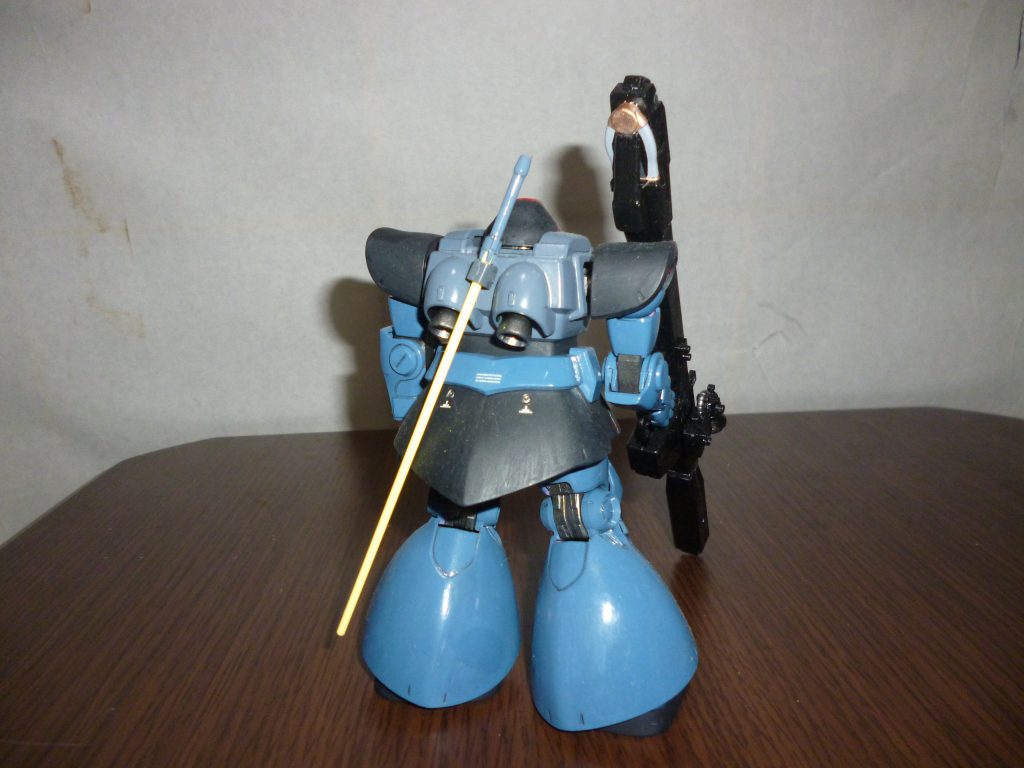 ・リックドム（ローレン・リー曹長機）

第２分隊３番機。
本機のパイロットであるローレン・リー曹長は、連邦軍のソロモン攻略戦の際に招集された学徒兵である。
多くの学徒兵はア・バオア・クーが初陣であり、そのため最新鋭機であるゲルググを乗機としていたが、彼女はゲルググが配備される前から戦場に立っていた。そのため、訓練期間の頃からリックドムがあてがわれ、ア・バオア・クーにおいてもこちらを使い続けていた。
そのア・バオア・クー戦で彼女は、連邦軍の戦艦を撃沈しようとビームバズーカを構えたところを敵モビルスーツに狙撃され、戦死している。