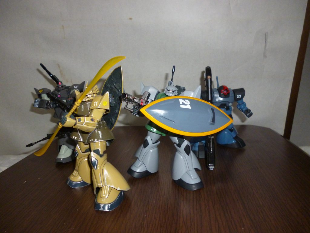 最後までご覧いただき、ありがとうございました。
今回、初めて「設定遊び」的な投稿に挑戦してみました。
実は今回の部隊の設定は、１０年以上昔、大学受験の頃に勉強の合間にノートにラクガキしていた小説もどきが元ネタとなっています（笑）。
ちなみに、彼らの母艦の名前は「キマイラ」と同じような日本の幻獣（というか妖怪？）「鵺（ぬえ）」、その鳴き声の正体といわれている「トラツグミ」という鳥から付けました。
以前投稿した「迫撃！トリプル・ドム」と同じように、ゲルググ３機につきましては時間を見て個別投稿をしていきたいと思いますので、また是非ご覧になってください。
また、（ほぼ）同時投稿している「第02特殊MS小隊」も合わせてお楽しみください。
最後になりますが、本作品をご覧になっての感想などいただけますと幸いです。