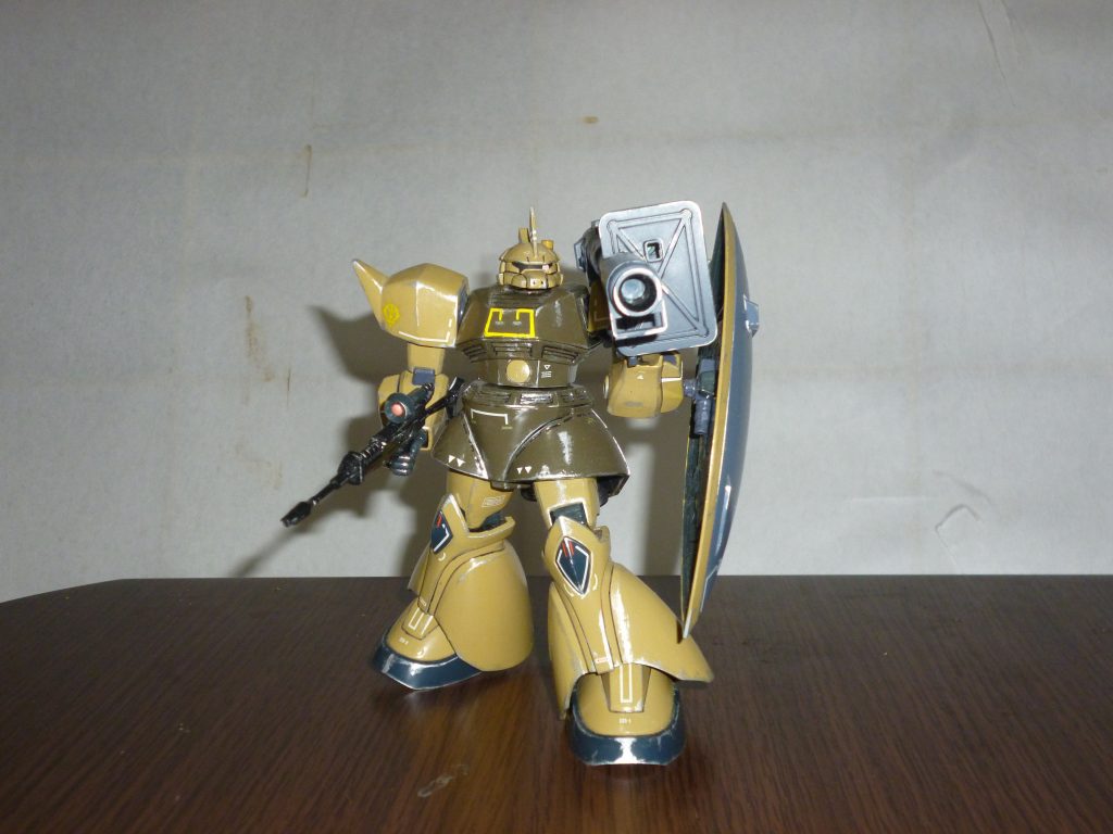 最後までご覧いただき、ありがとうございました。
コレを製作した当時は、まさか10年後にゲルググで一個小隊を作るなんて想像もしていなかったため、この機体だけ全身にウェザリングが入っていて若干浮いていますが、まぁコレはコレでカッコいいので良しとしてしまいましょう(笑)。
最後になりますが、本作品をご覧になっての感想などいただけますと幸いです。