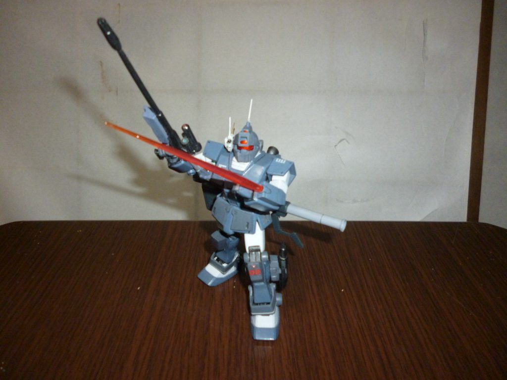 ビームサーベルです。
ボックスタイプ・ビームサーベル・ユニットにピンバイスで穴を開けたので、別キットのビームサーベルを移植して抜刀状態も再現可能です。